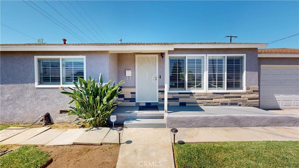 Photo of Listing #IV25114234