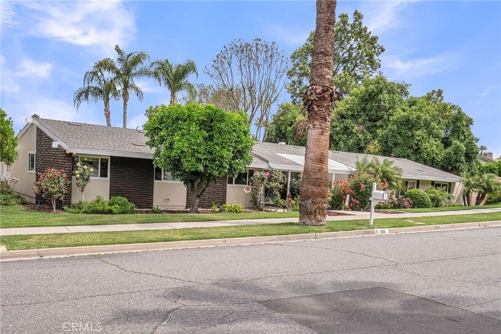 Photo of Listing #IV25113709