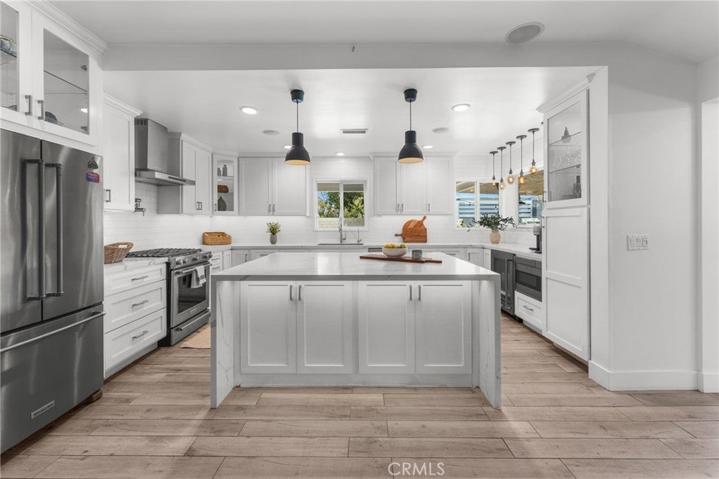 Photo of Listing #IV25114382