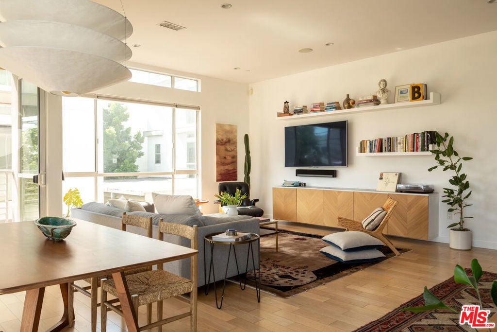 Photo of Listing #25542145