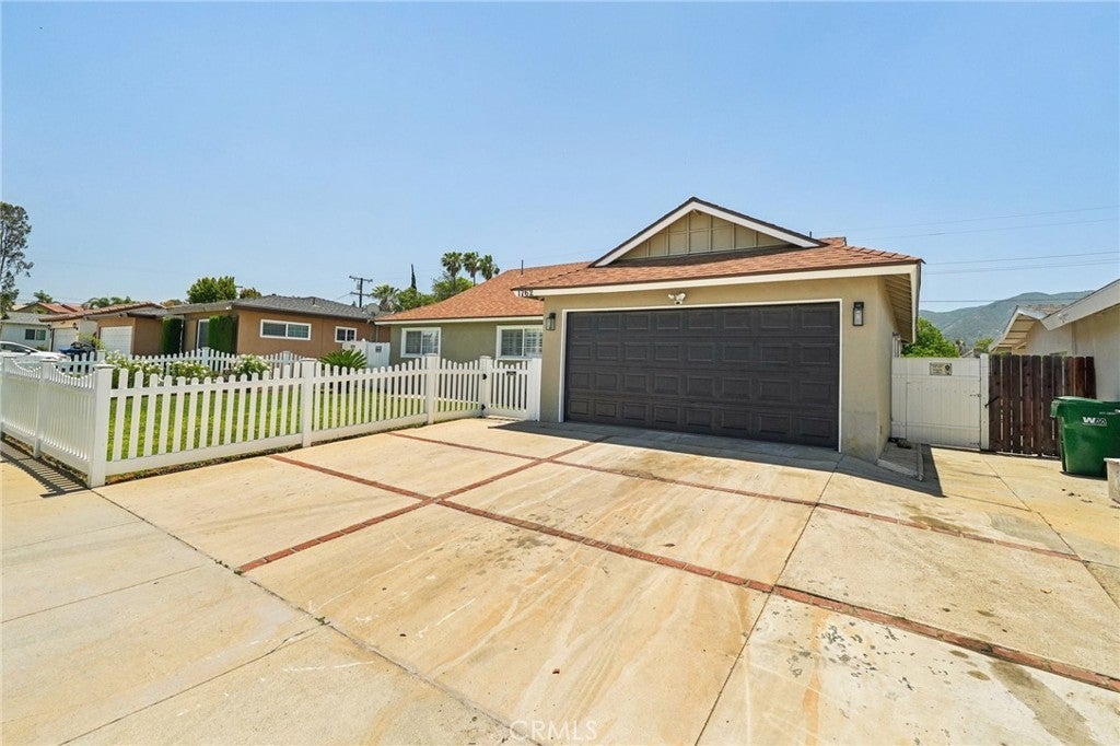 Photo of Listing #SB25113302