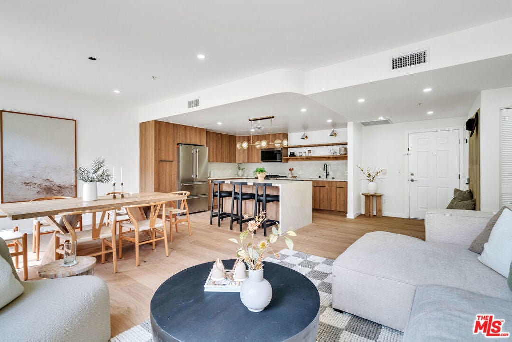 Photo of Listing #25541439