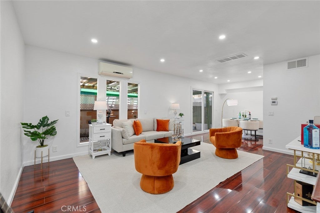 Photo of Listing #PW25114223