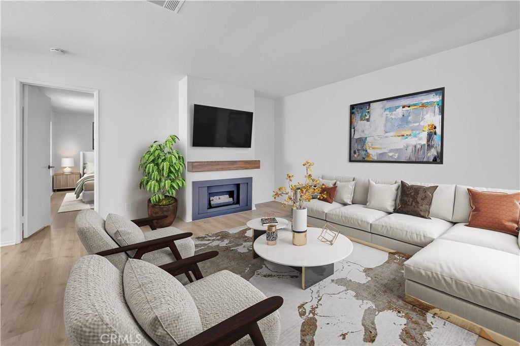 Photo of Listing #PW25114317