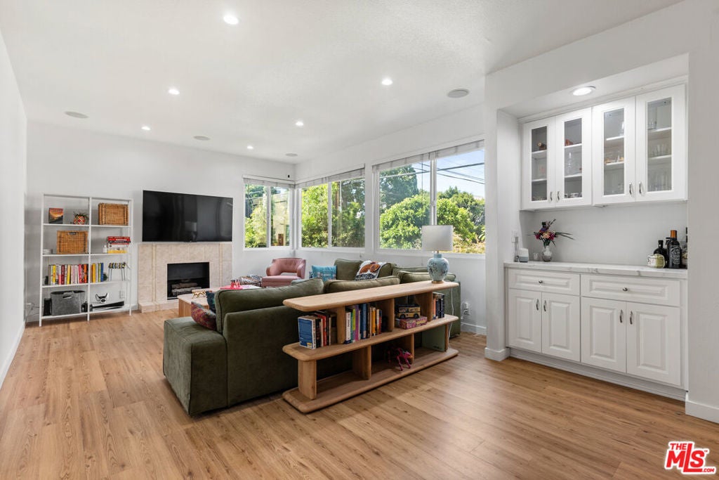 Photo of Listing #25541227