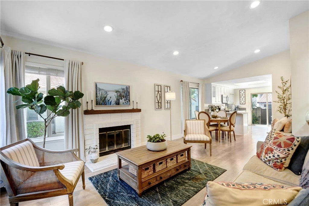 Photo of Listing #CV25115357