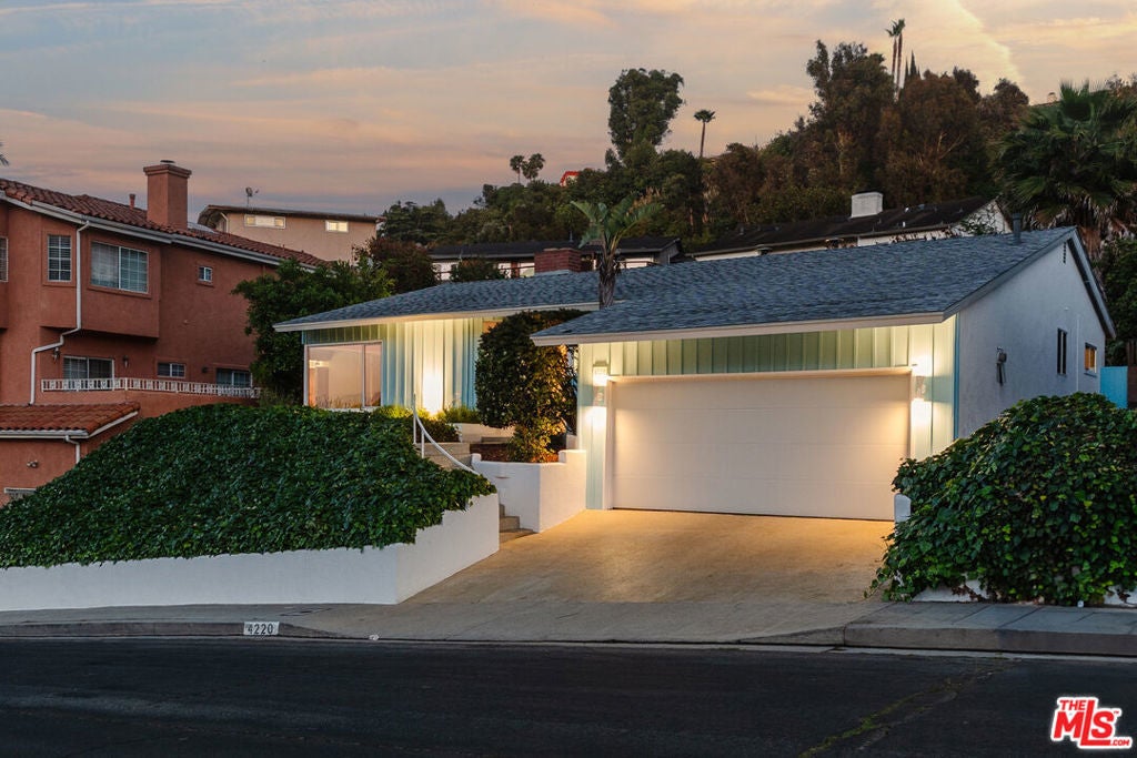 Photo of Listing #25542291