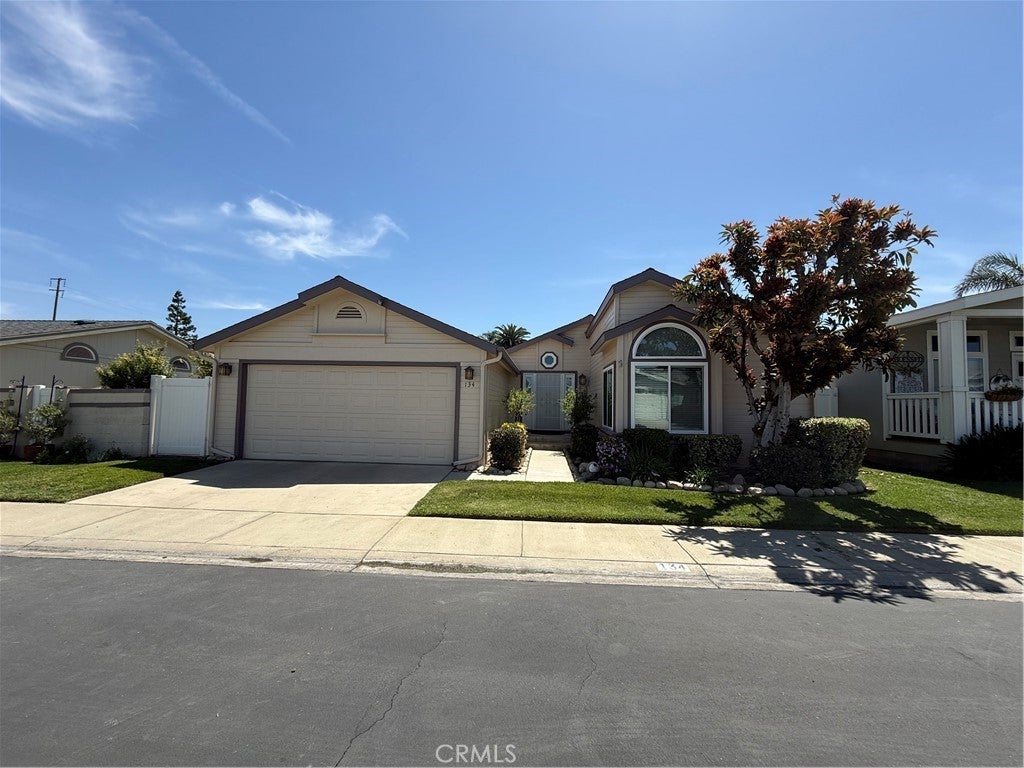 Photo of Listing #IV25115544