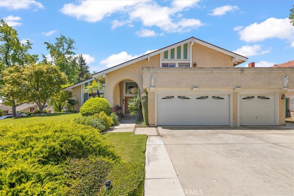 Photo of Listing #IV25115588