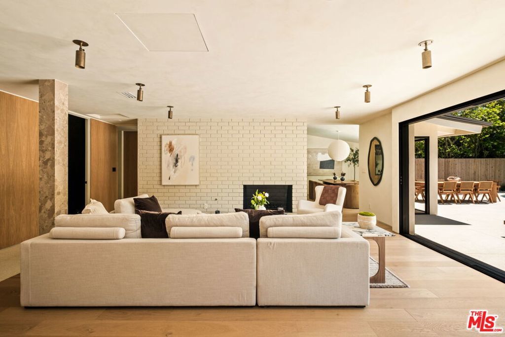 Photo of Listing #25542933