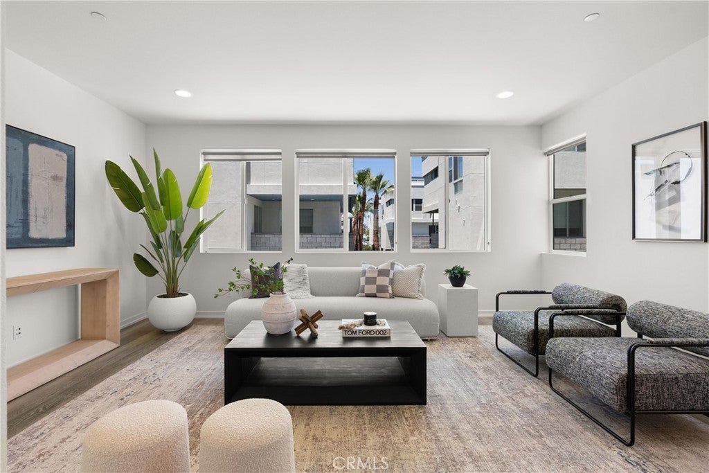 Photo of Listing #NP25111319