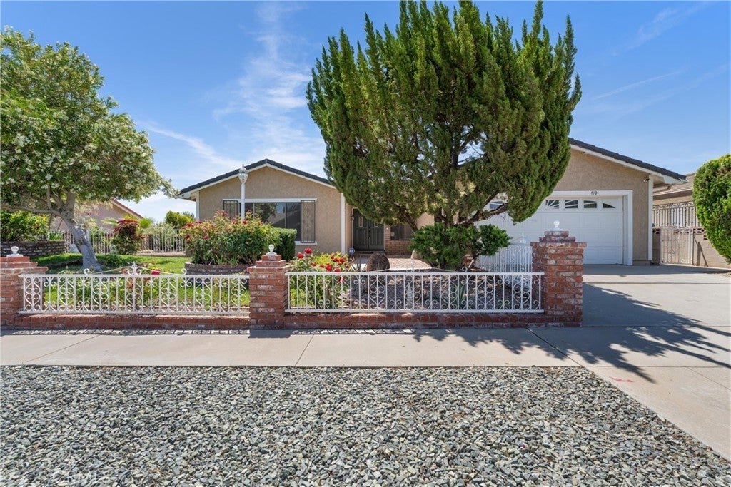 Photo of Listing #SR25116093