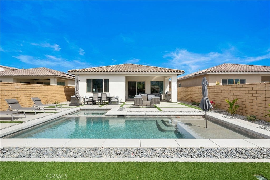 Photo of Listing #SR25114177