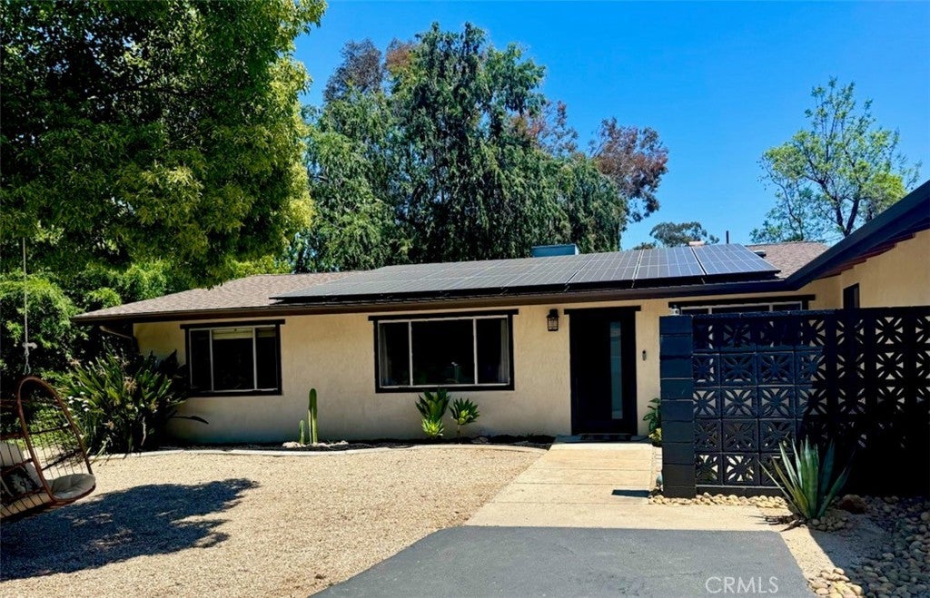 Photo of Listing #IV25116412