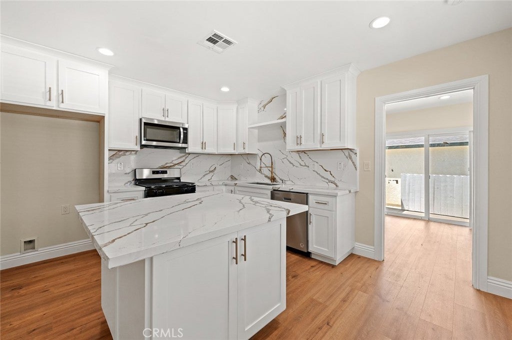 Photo of Listing #IV25113491