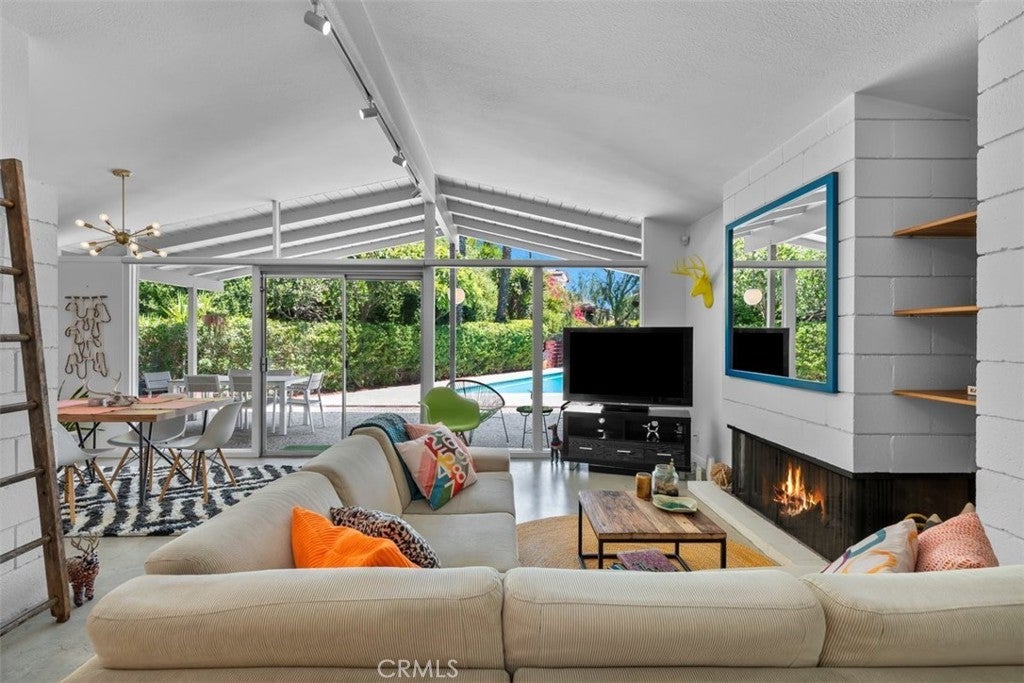 Photo of Listing #SB25099428