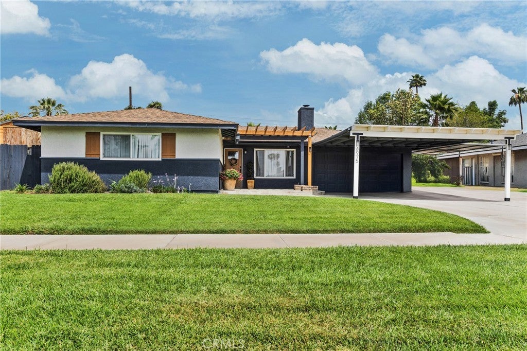 Photo of Listing #IV25116557