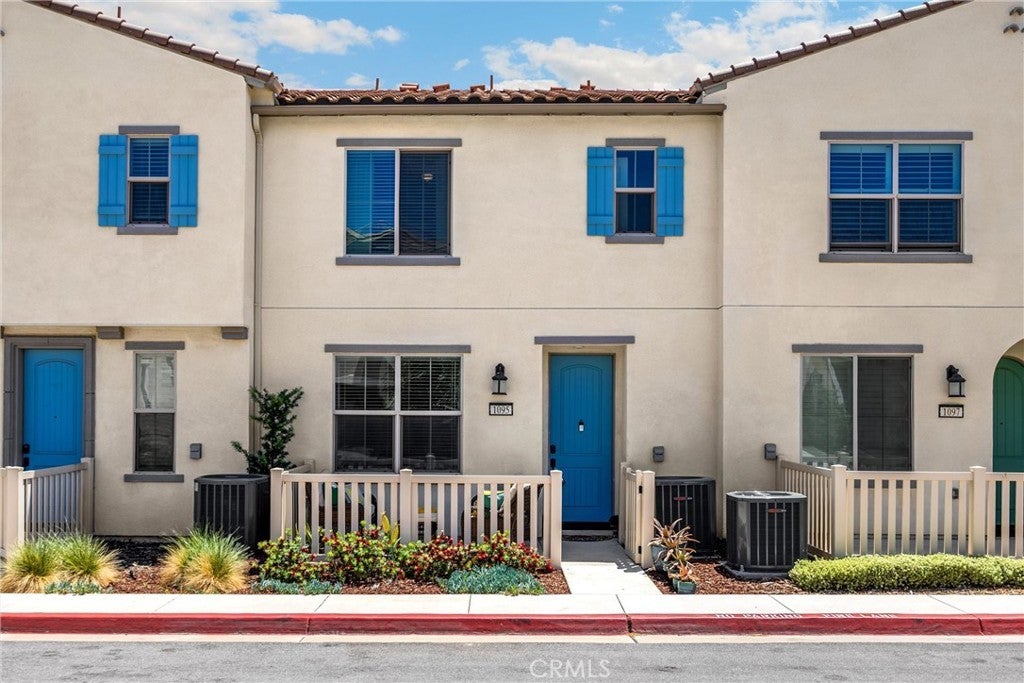 Photo of Listing #OC25101803