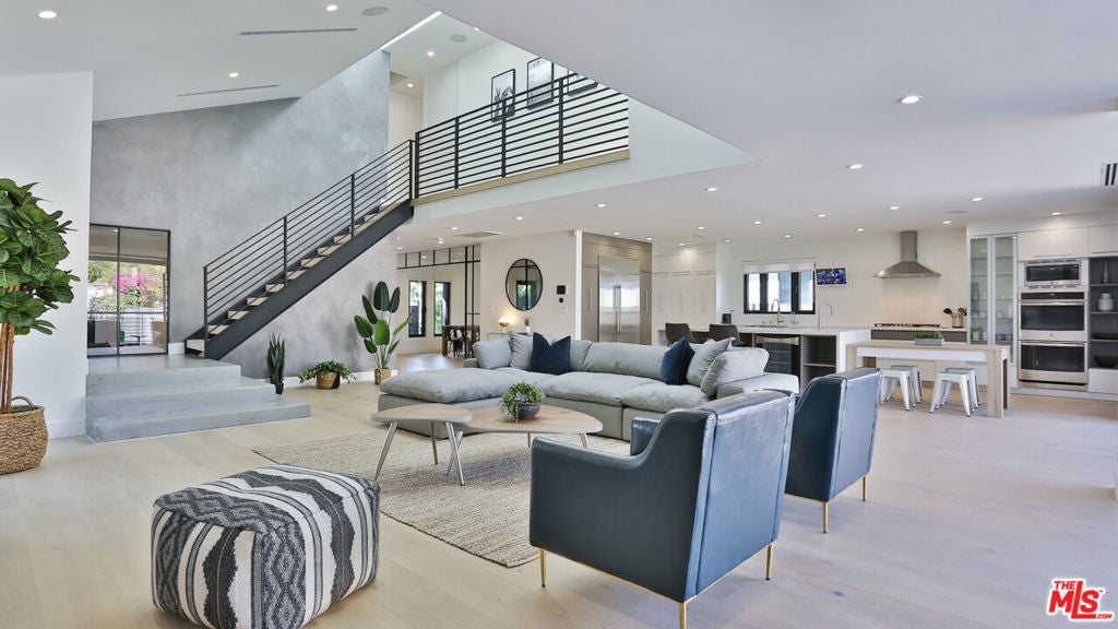 Photo of Listing #25543497