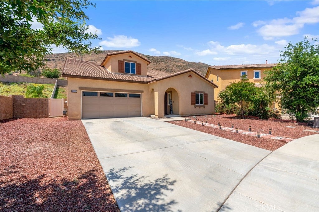 Photo of Listing #IV25117351