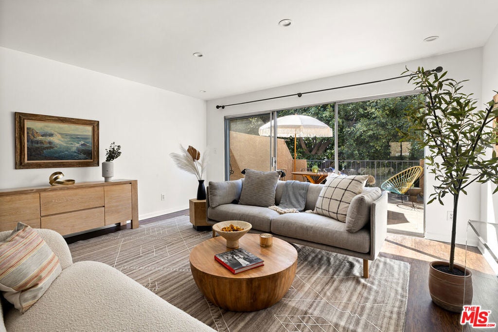 Photo of Listing #25541917