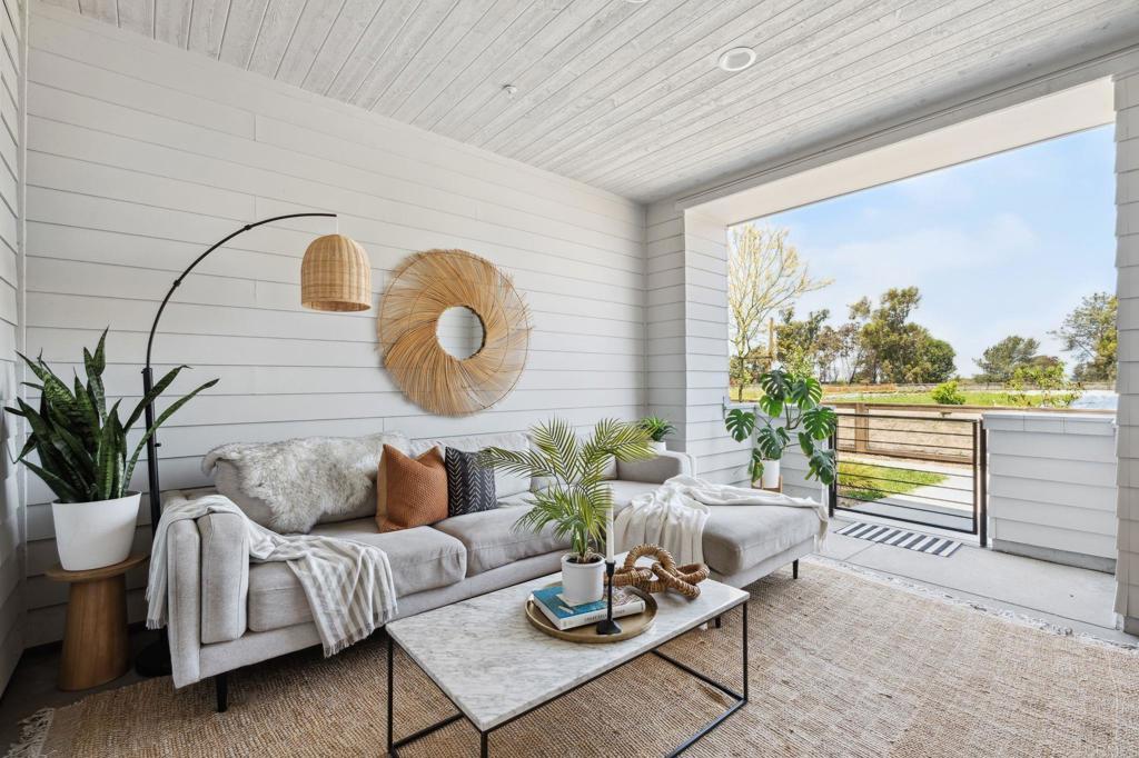 Photo of Listing #PTP2503855