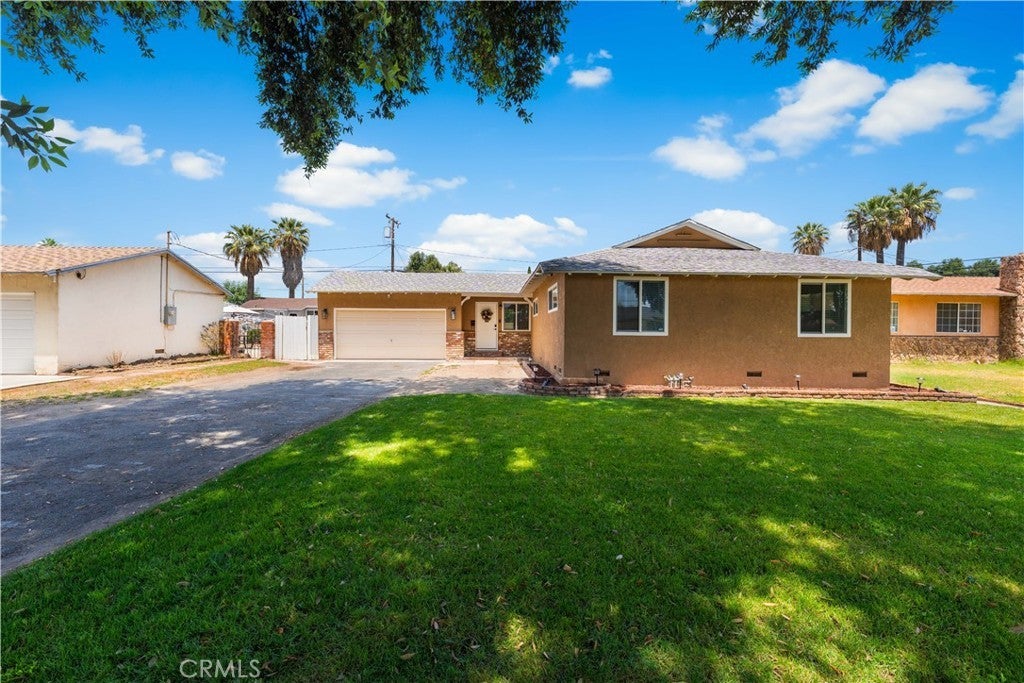 Photo of Listing #SR25117992