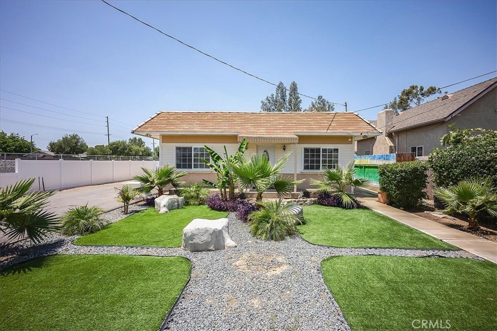 Photo of Listing #IV25116879