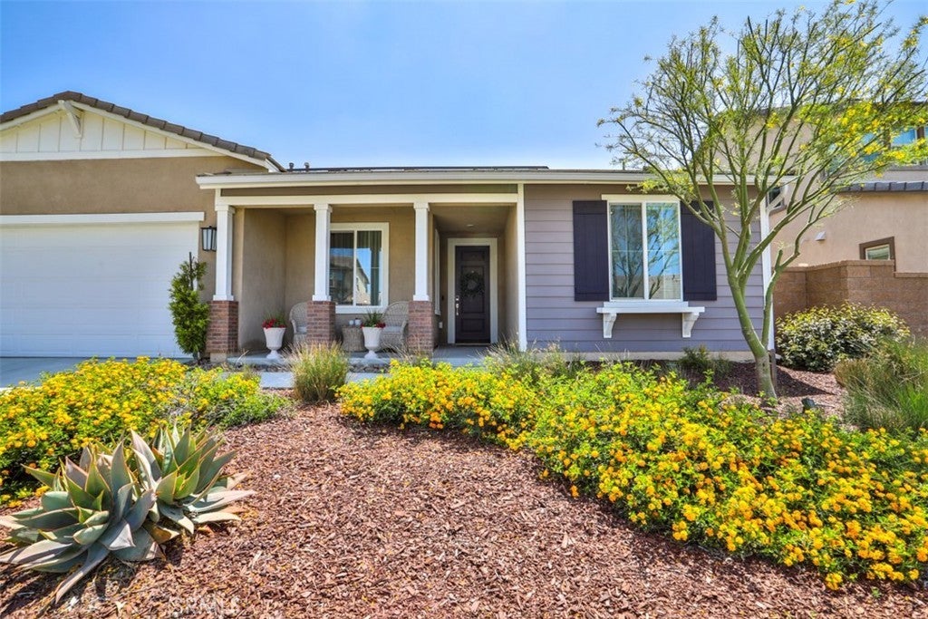 Photo of Listing #IV25118074