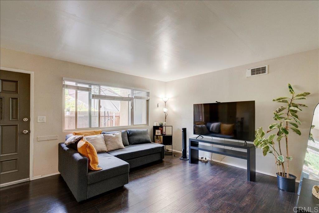 Photo of Listing #PTP2503884