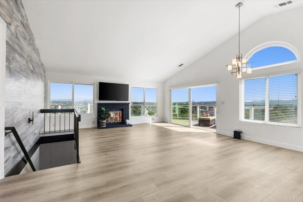 Photo of Listing #PTP2503885