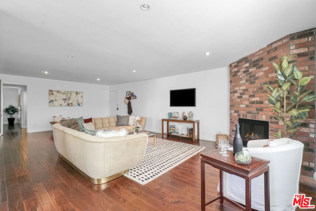 Photo of Listing #25543201