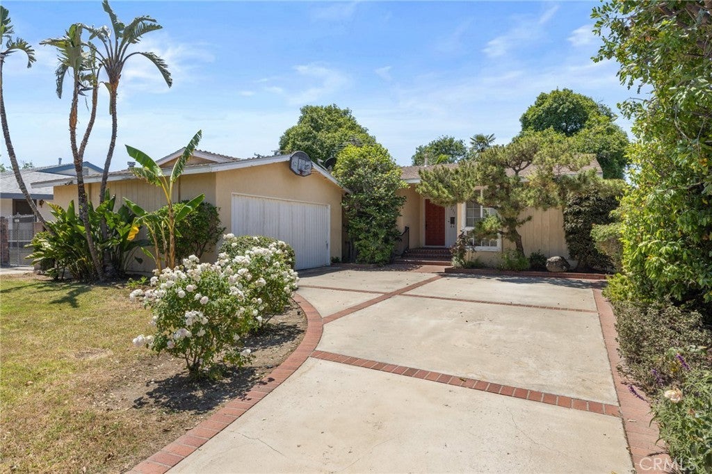 Photo of Listing #SR25101823