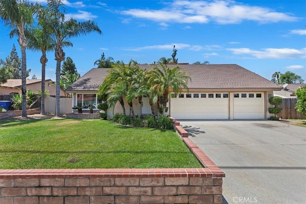 Photo of Listing #IV25112761