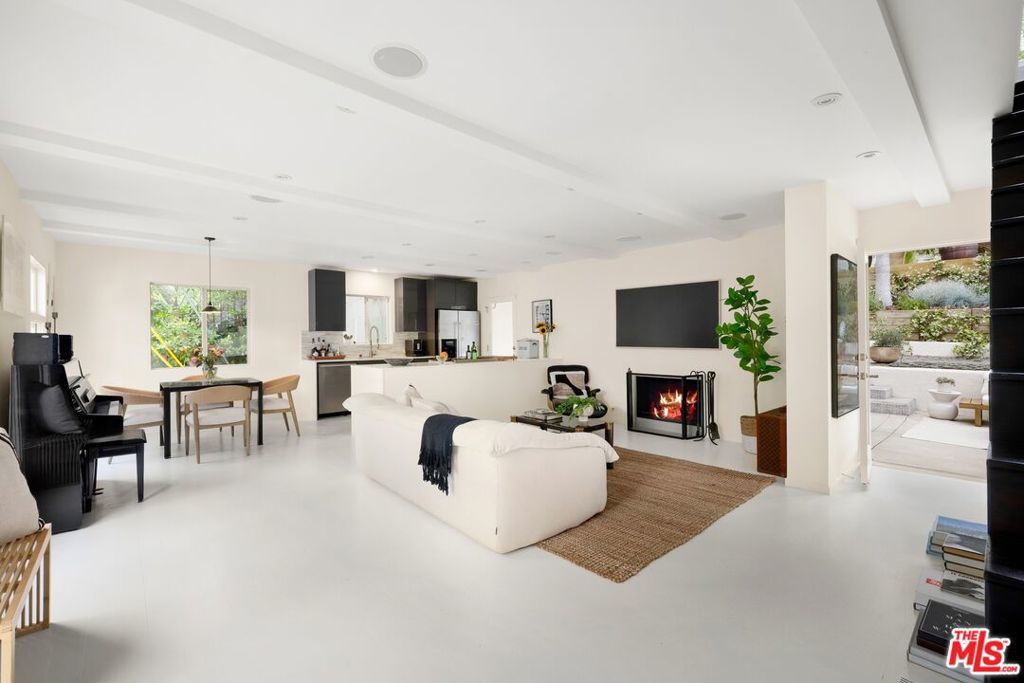 Photo of Listing #25544135