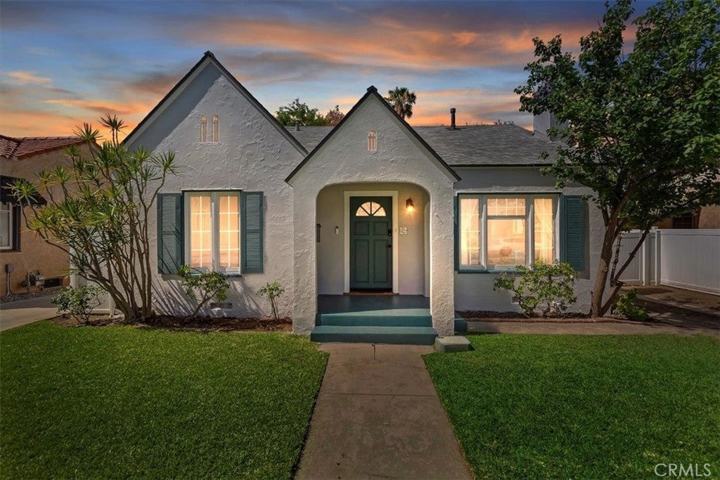 Photo of Listing #IV25118672