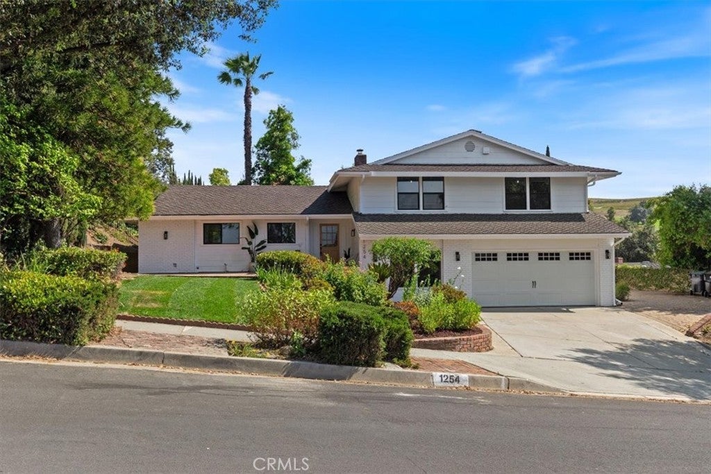 Photo of Listing #IV25118720