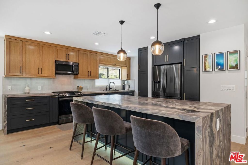 Photo of Listing #25543697