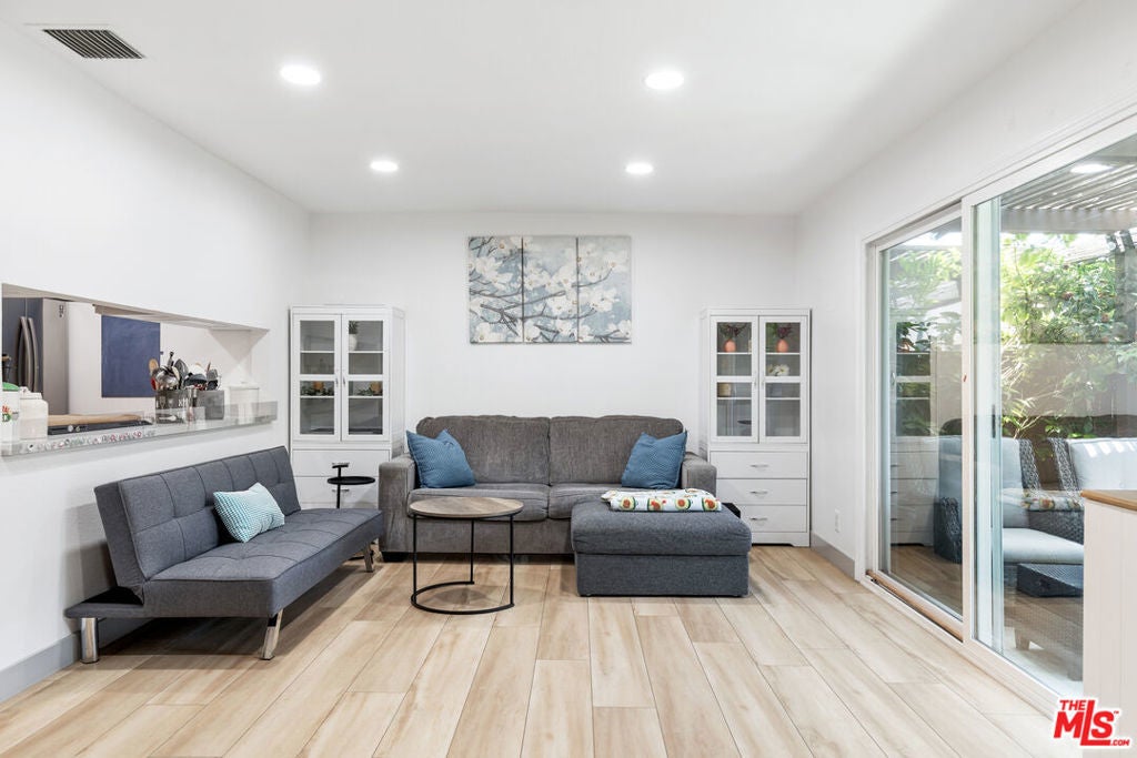 Photo of Listing #25544593