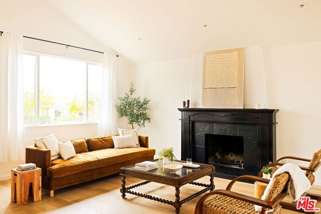 Photo of Listing #25544697