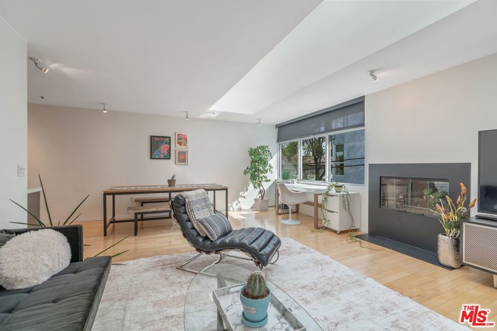 Photo of Listing #25543719