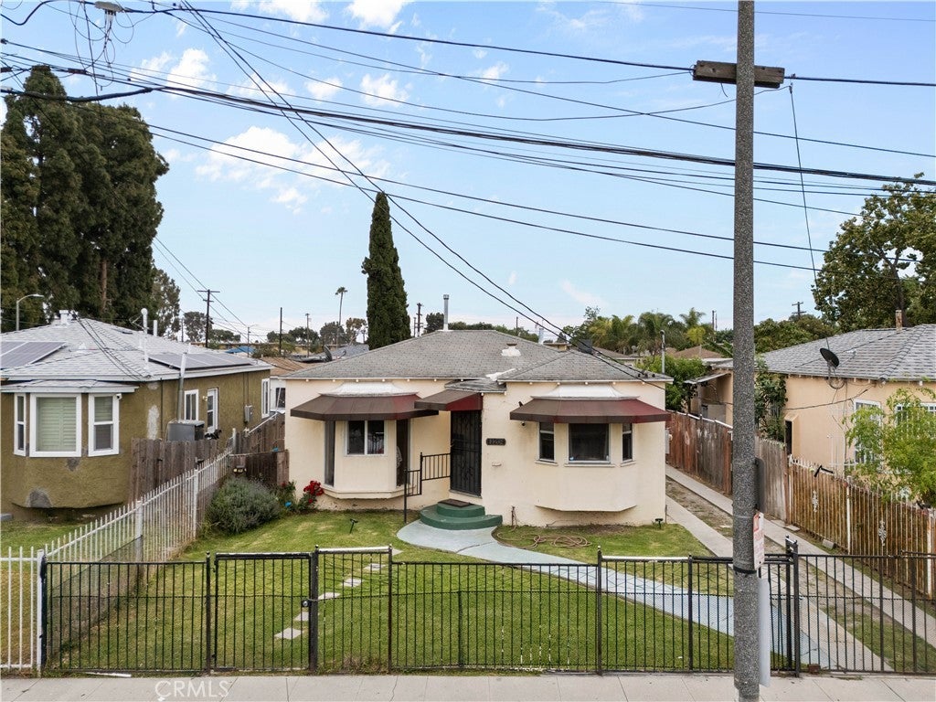 Photo of Listing #IV25119942