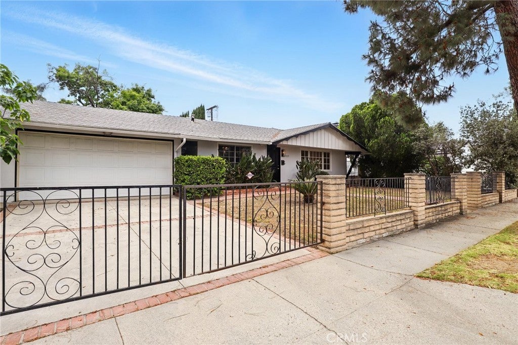 Photo of Listing #SR25116665