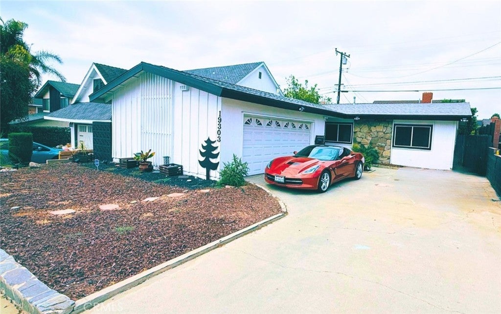 Photo of Listing #SR25120077