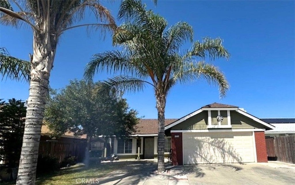 Photo of Listing #IV25120447