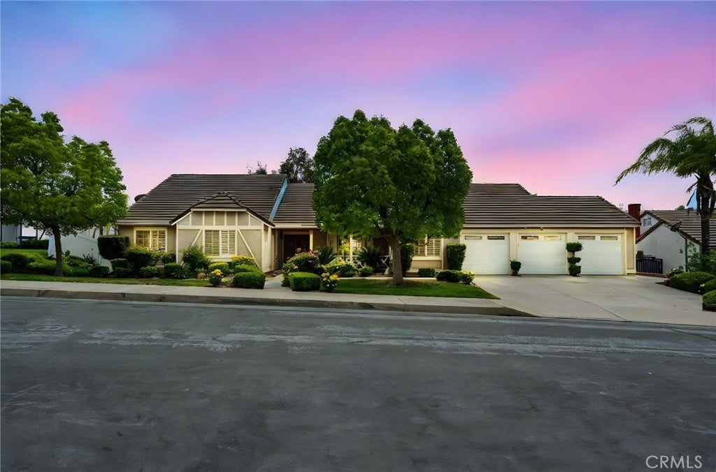 Photo of Listing #IV25120563