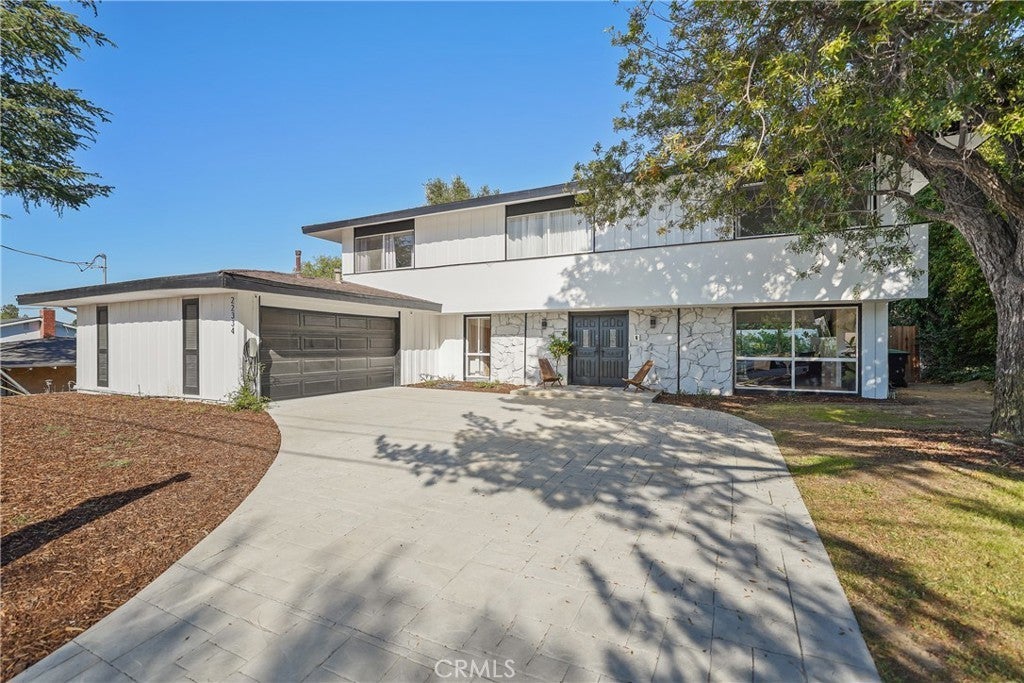 Photo of Listing #SR25120571