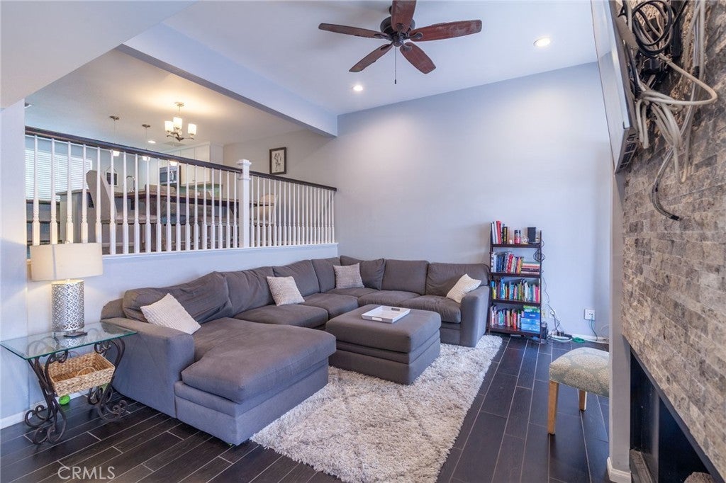 Photo of Listing #SR25120769