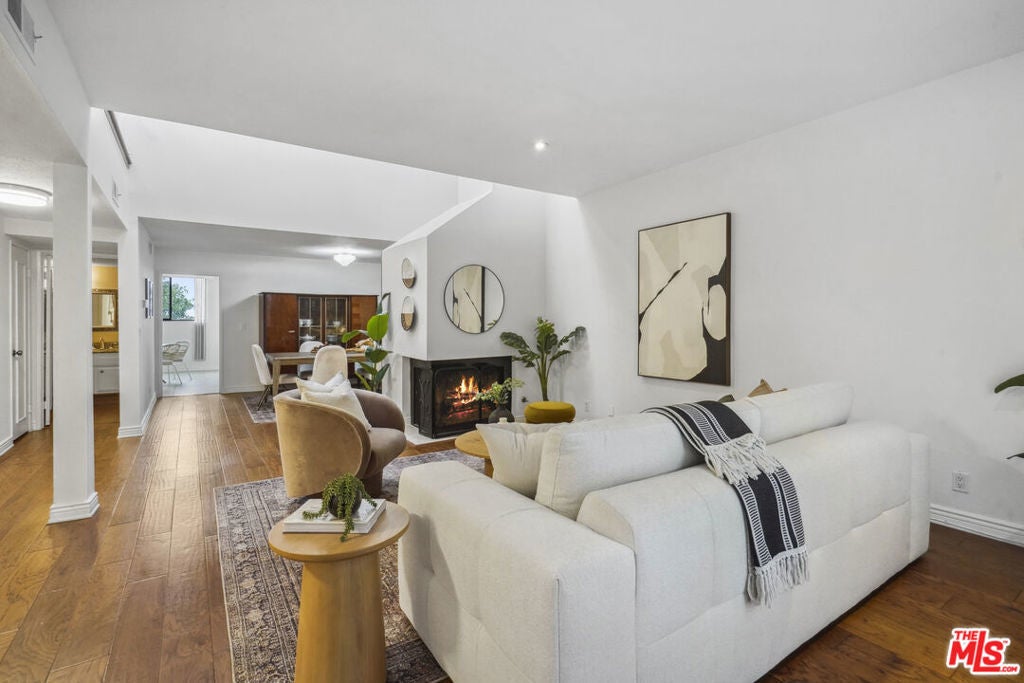 Photo of Listing #25545491