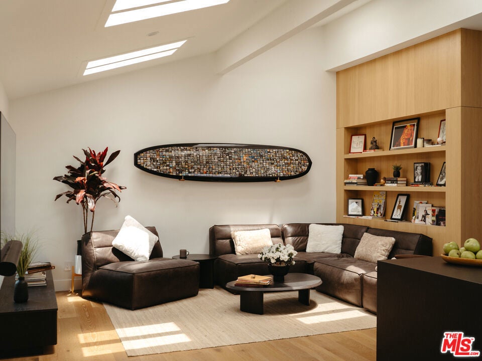 Photo of Listing #25545585